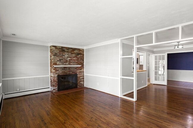 Building Photo - Charming Renovated 3-Bedroom Home in River...