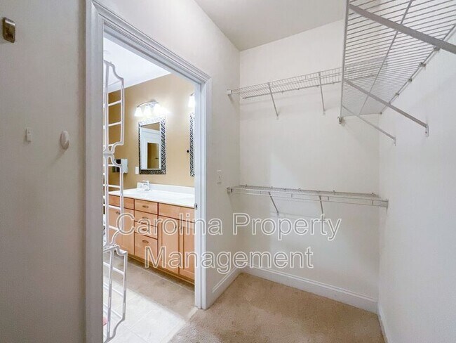Building Photo - 518 Clarice Ave
