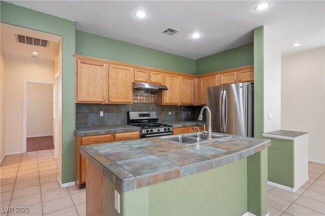 Building Photo - 7423 Cleghorn Canyon Way