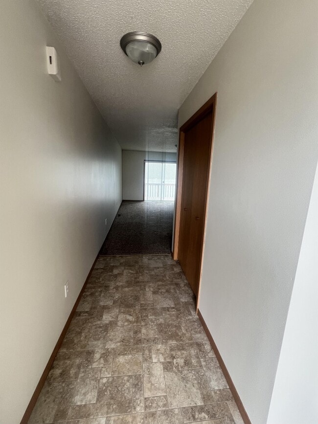 Building Photo - 4202 Estate Dr S