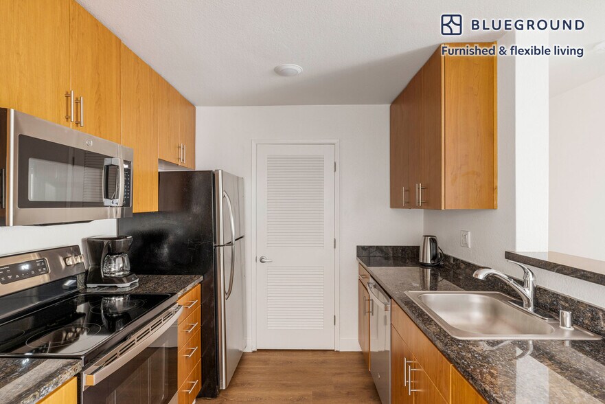 Building Photo - 600 Park View Dr