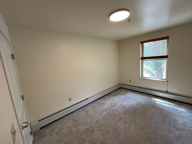 Building Photo - 2BD/1BA Condo at City's Edge, South Burlin...