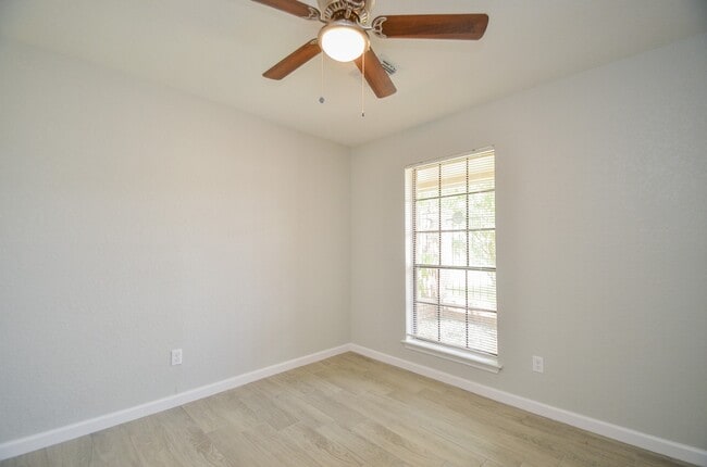 Building Photo - 2607 Harvest Moon Dr