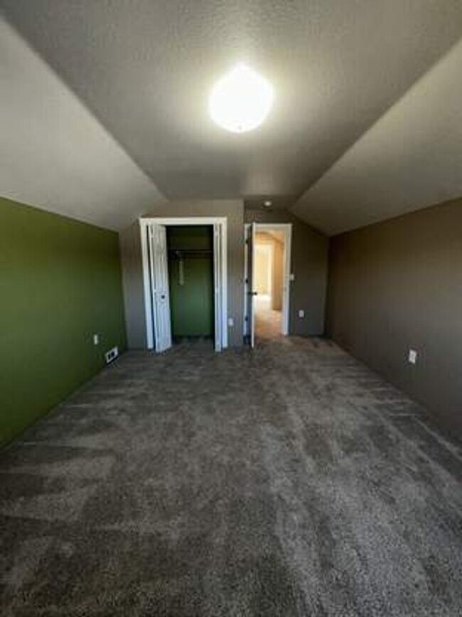 Building Photo - Dog Friendly Property!