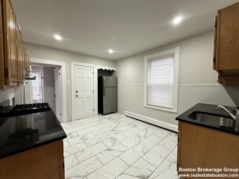 Building Photo - 22 Howell St