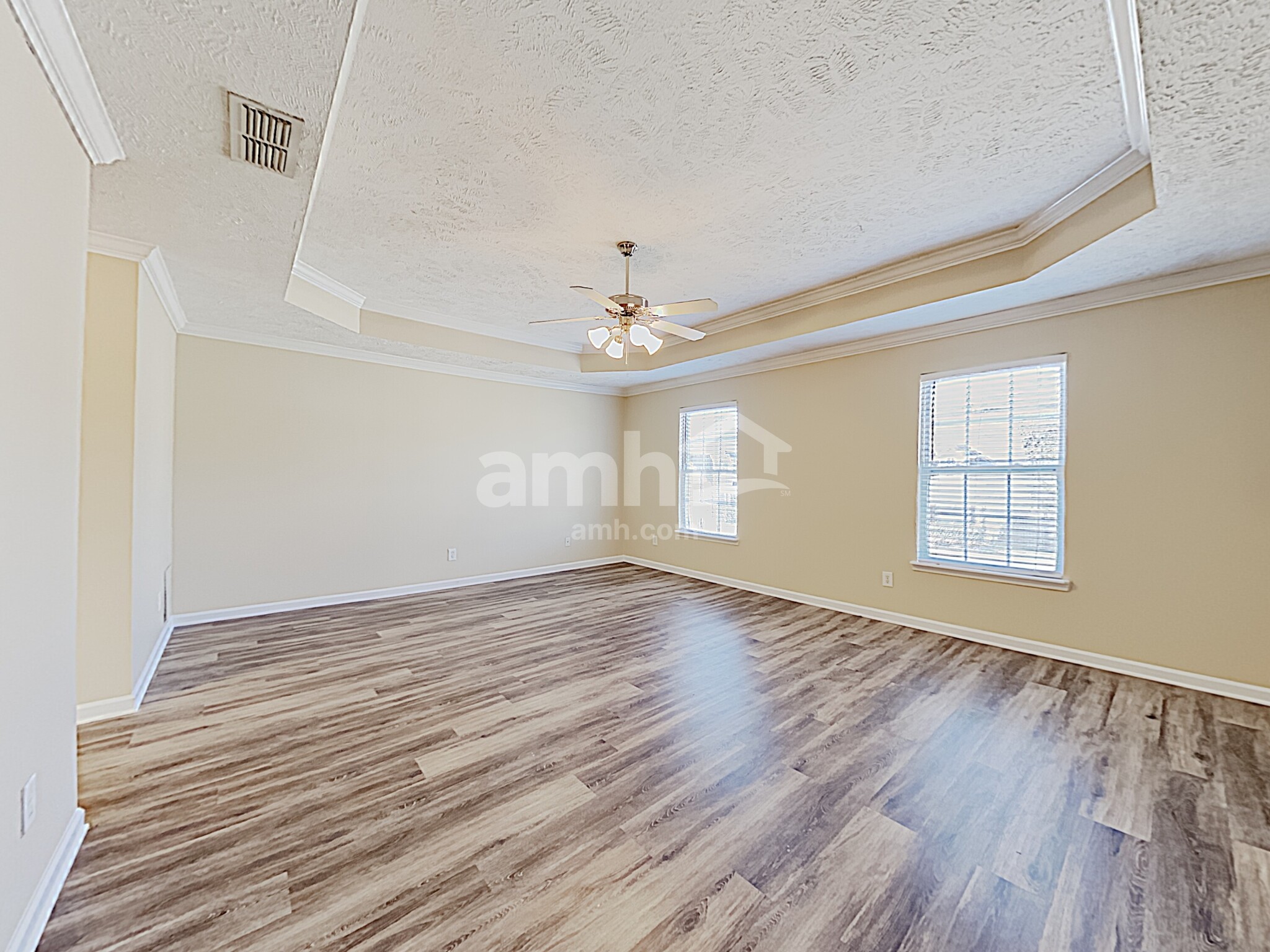 Building Photo - 1056 Lakewalk Dr