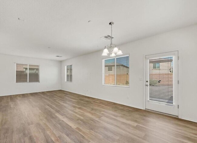 Building Photo - 614 Taliput Palm Pl