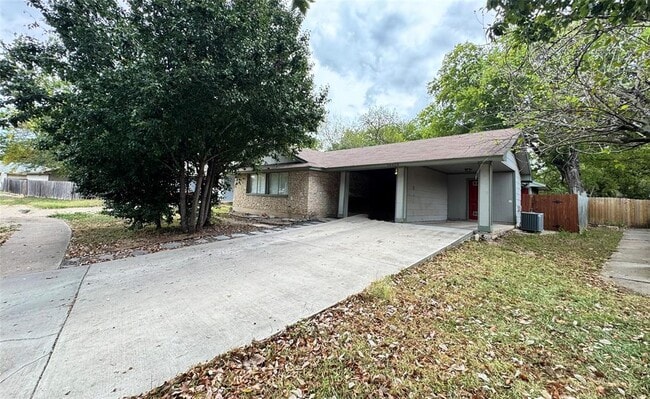 Building Photo - 10613 Golden Quail Dr