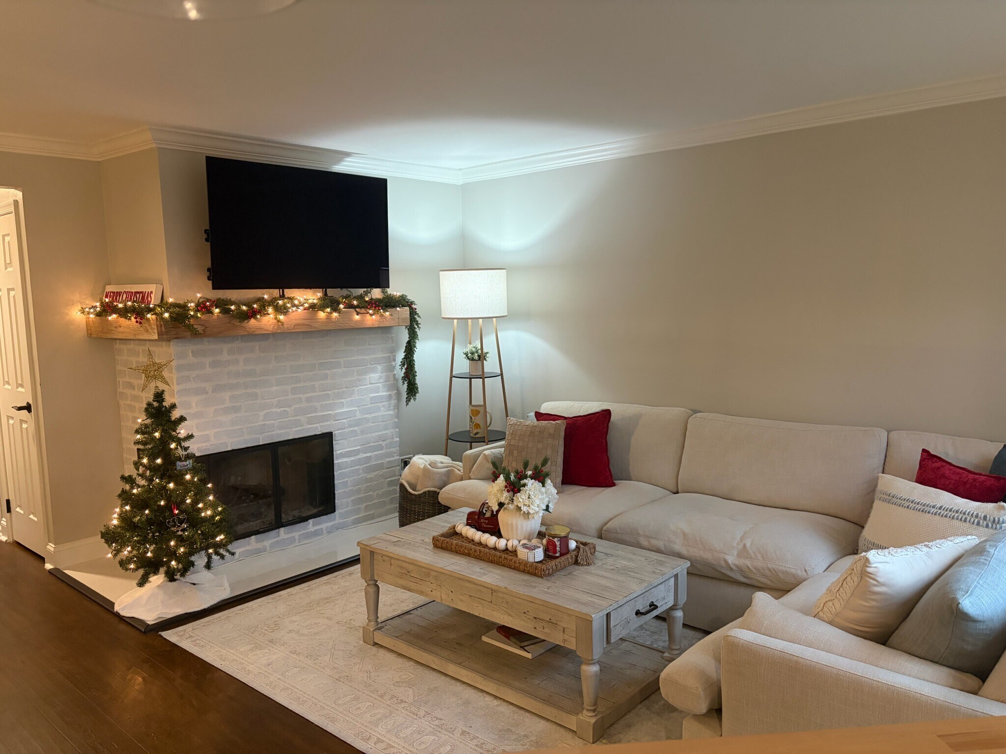 Building Photo - 7602 Lakeside Village Dr