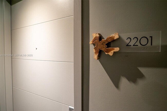 Building Photo - 1010 Brickell Ave