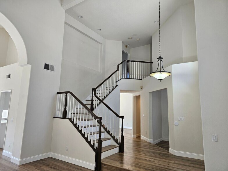 Building Photo - 23850 Nicole Way