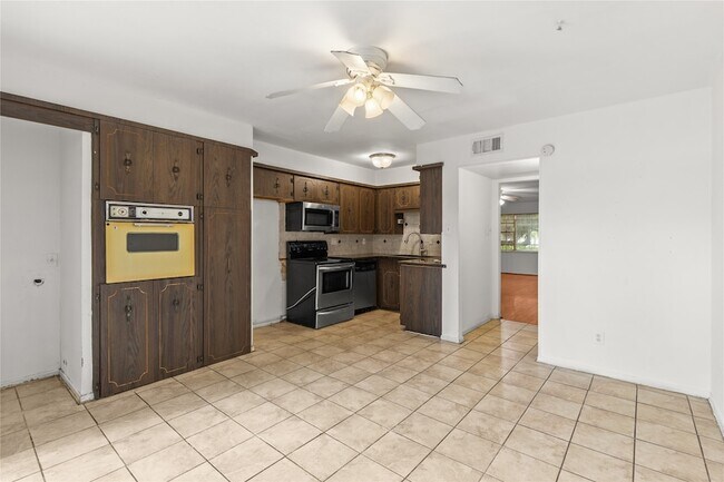 Building Photo - 8238 Fondren Rd