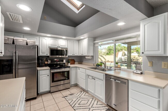 Building Photo - 2739 S Emerson Cir