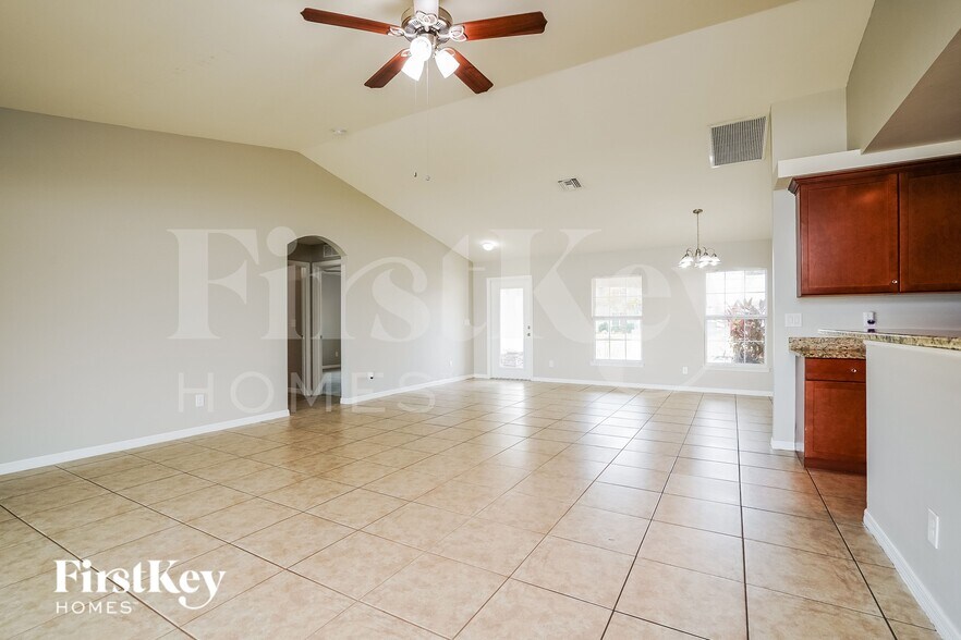 Building Photo - 3229 NW 1st Ave