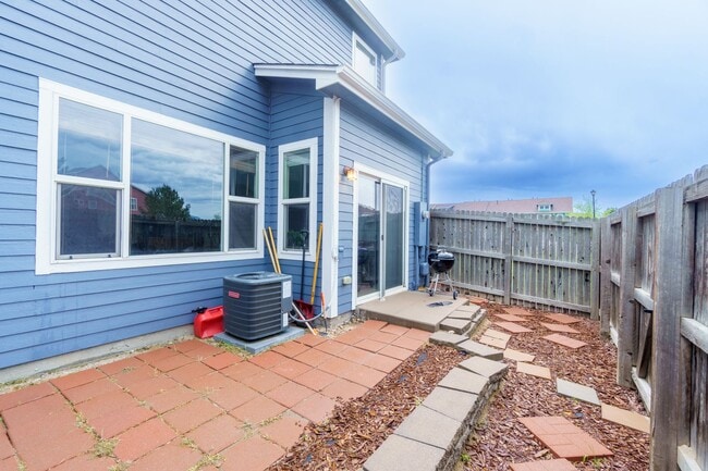 Building Photo - Obsidian View townhome for rent!