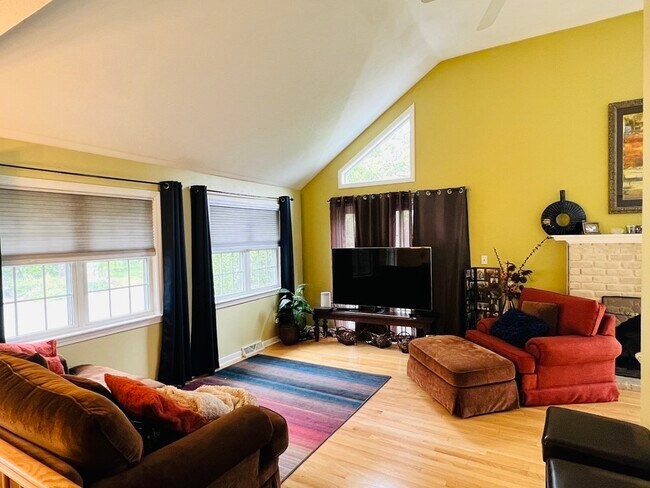 Building Photo - 52 Chouteau Ave