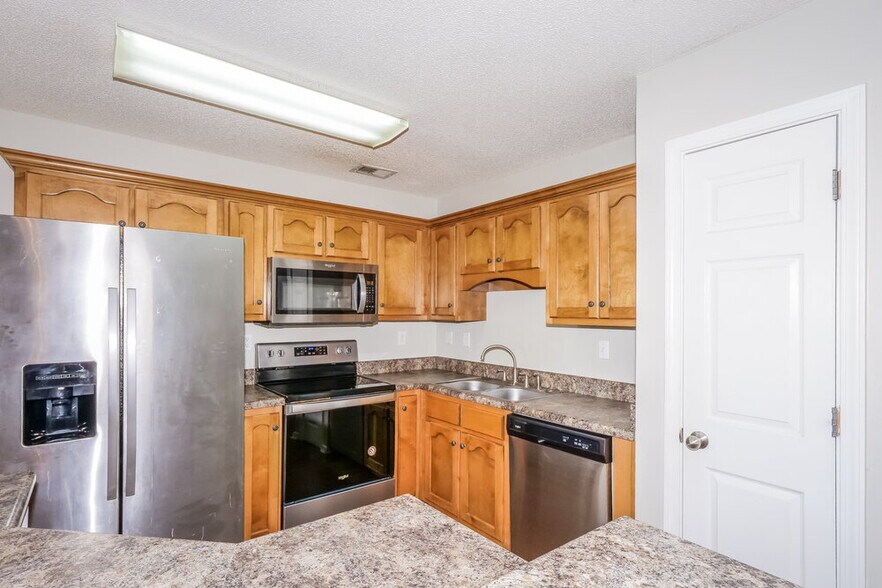 Building Photo - 5810 Bedford Loop E