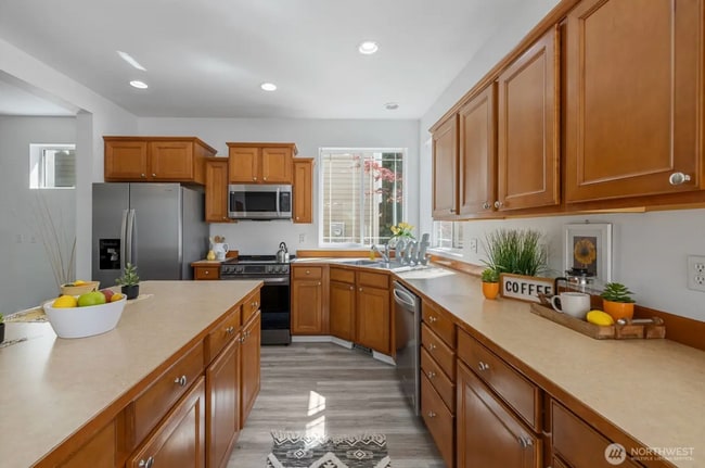 Building Photo - 4 Bed + Bonus Room, 2.5 Bath Home in Coyot...