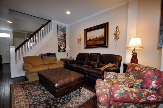 Building Photo - Spacious Fully Renovated 4BR Home with 2 Full Baths – Prime Manayunk Location!