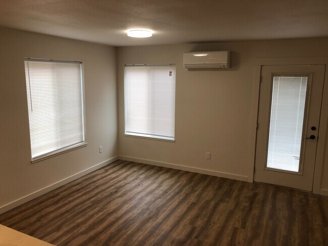 Building Photo - 4.5 Bathrooms ! 4 large bedrooms! Close to CWU