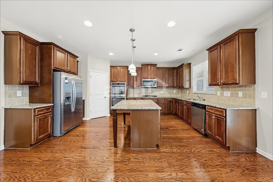 Building Photo - 307 Victoria Heights Dr