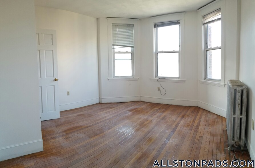 Building Photo - 15 Scottfield Rd