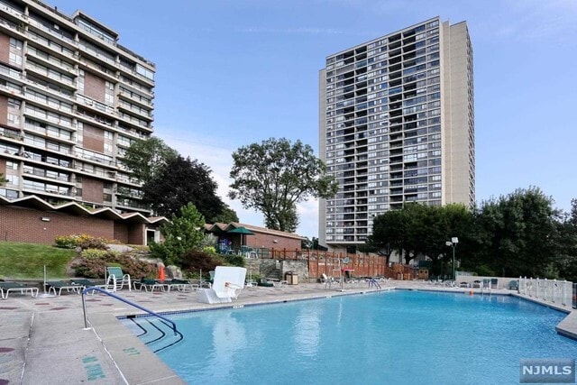 Building Photo - 1 Horizon Rd