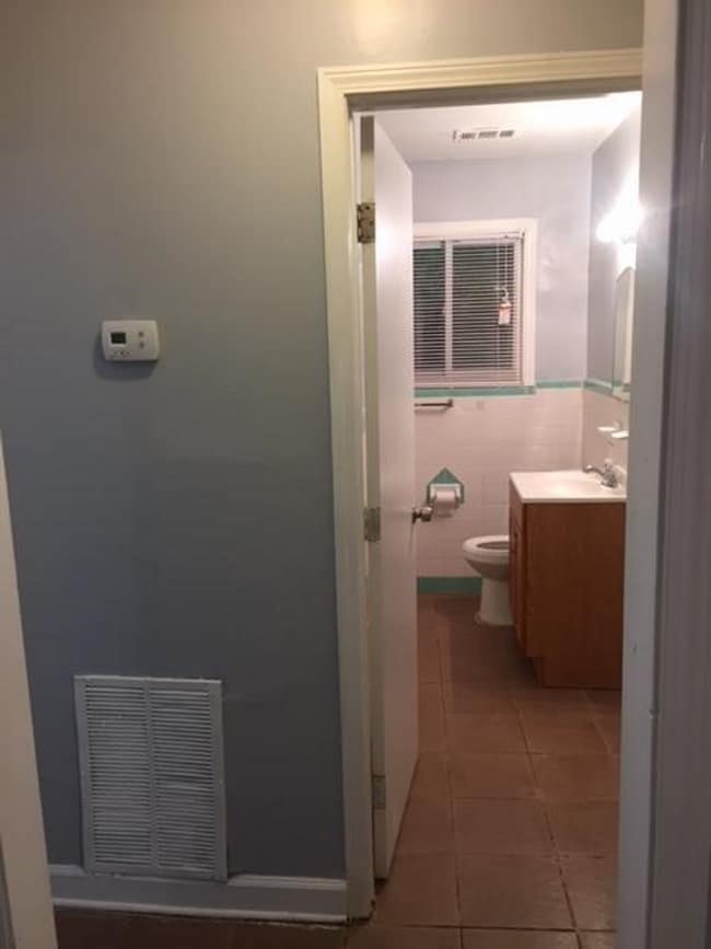 Building Photo - Your New Home Awaits!