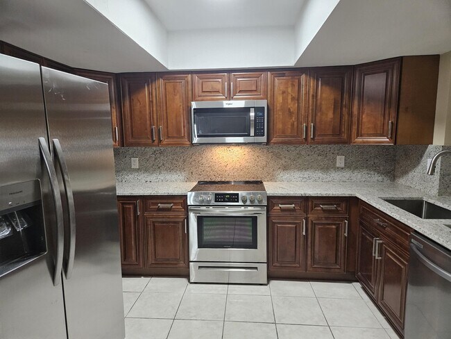 Building Photo - 7910 NW 70th Ct
