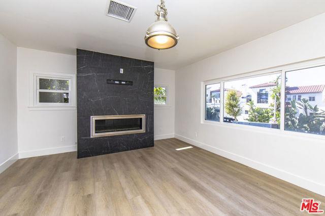 Building Photo - 1040 N Crescent Heights Blvd