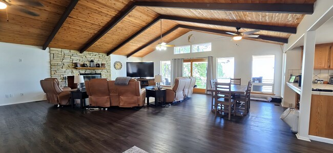 Building Photo - Spacious & Modern 5-Bedroom Retreat in Teh...
