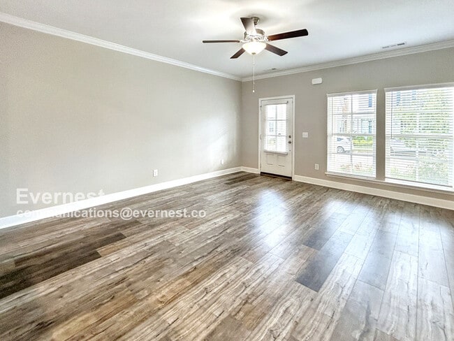 Building Photo - 821 Goswell Dr