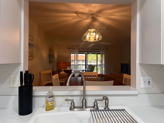 Building Photo - 2bd/2ba Townhome