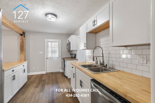 Building Photo - Two Bedroom Two Bath Single Family Home