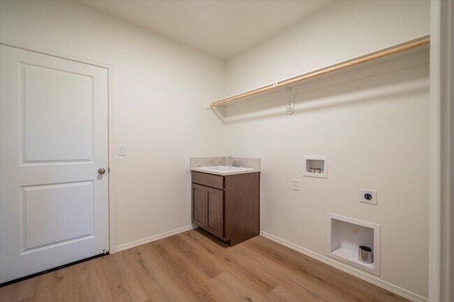 Building Photo - 761 Spyglass