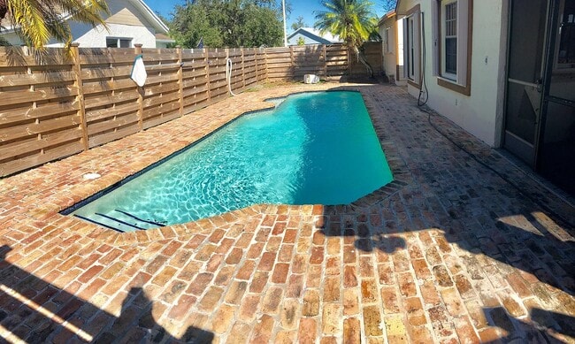 Primary Photo - 15512 SW 142nd Ct