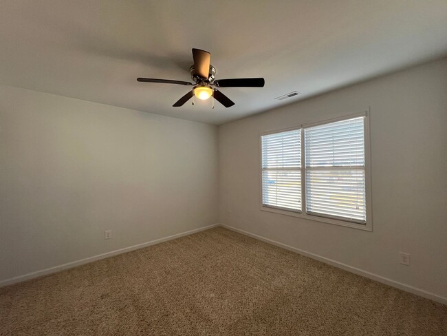 Building Photo - Beautiful 4 Bed 2.5 Bath Raeford Home with Fenced Yard