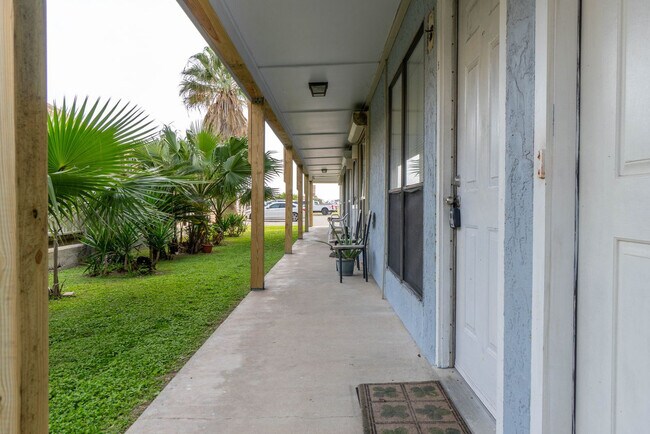 Building Photo - 14898 Granada Dr