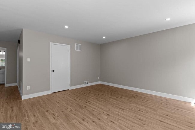 Building Photo - 203 Commonwealth Dr