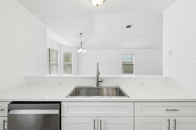 Building Photo - 7209 Oak Meadow Dr