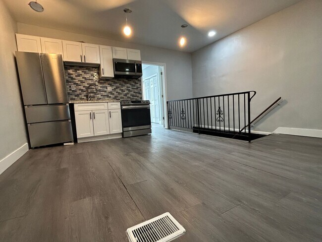 Building Photo - 1325 S 21st St