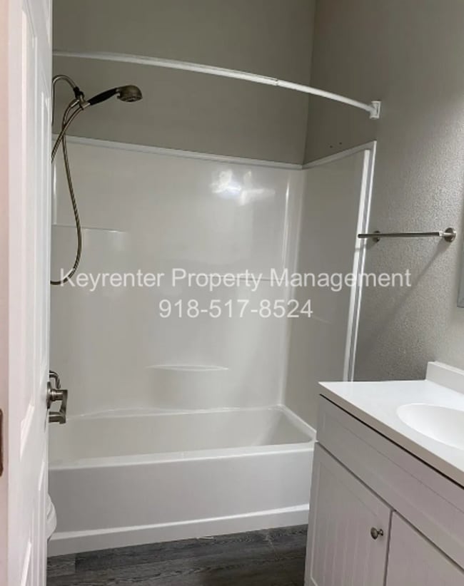 Building Photo - 2 Bed | 2 Bath | Claremore