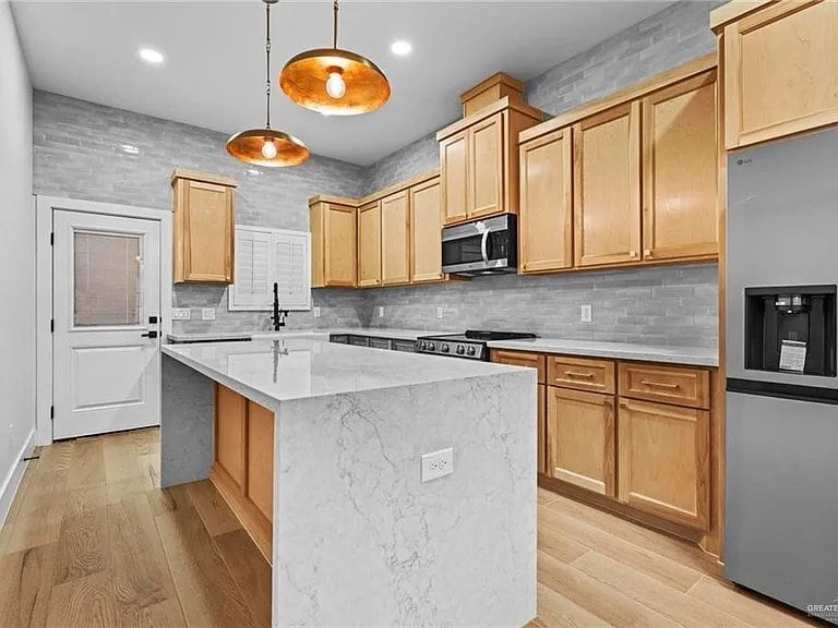Building Photo - 645 Esplanade Ct