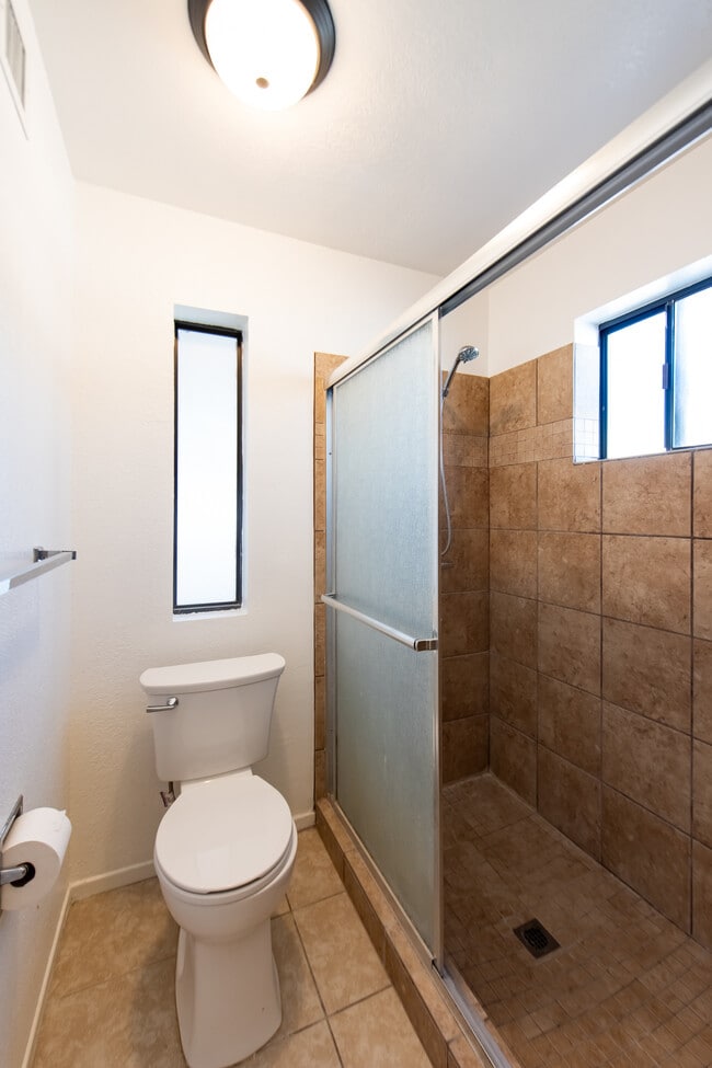 Building Photo - 514 W 37th St