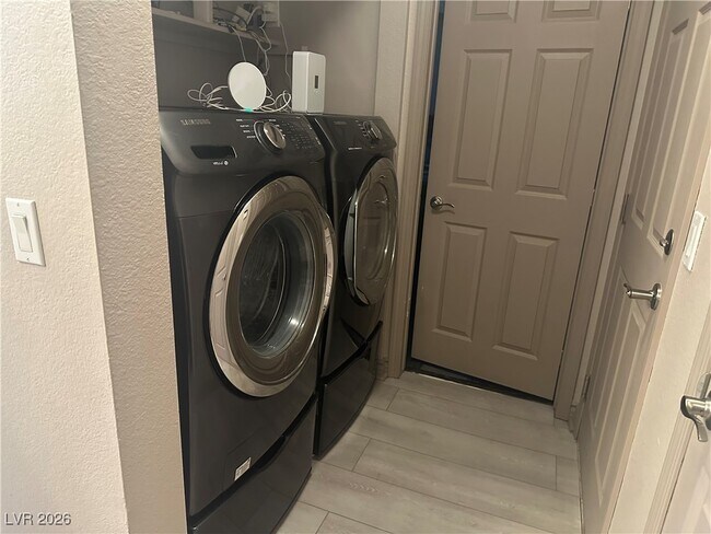 Building Photo - 820 Bergamont Dr