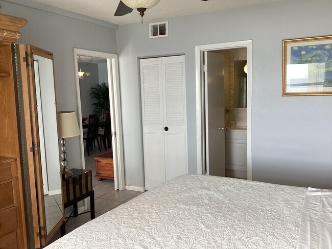 Building Photo - 3101 S Ocean Blvd