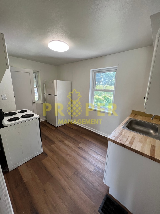 Building Photo - 3 bedrooms 1 bathroom house