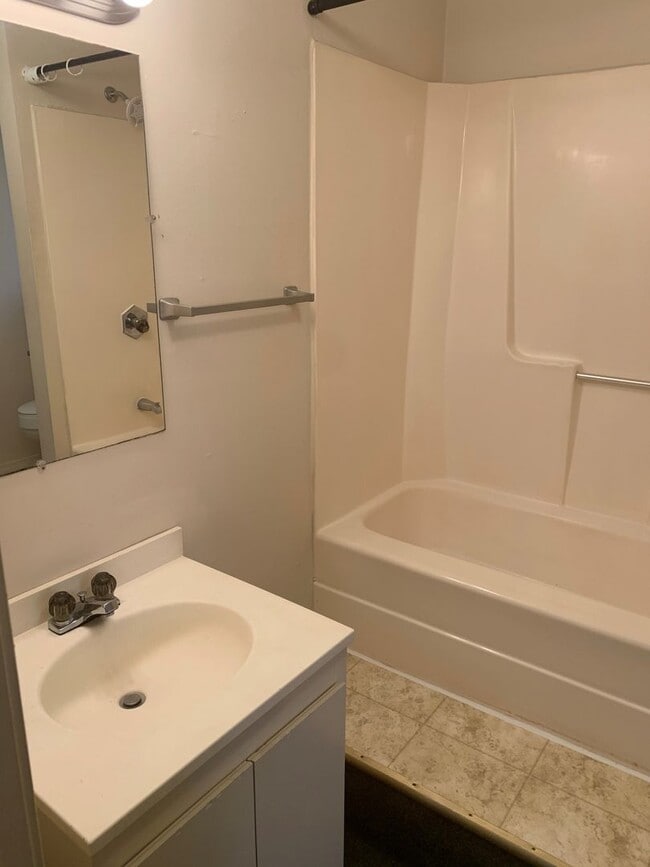 Building Photo - 6752-MF4-E2