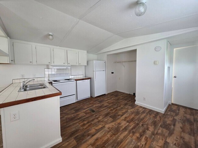 Building Photo - 701 Trollingwood-Hawfields Rd. lot 3