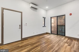 Building Photo - 1935 E Hazzard St